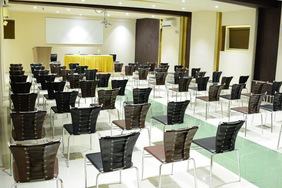 Hotel Ramkrishna Executive Barsi Екстер'єр фото